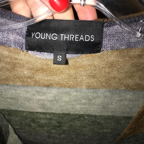 Young Threads sweater - Picture 3 of 3